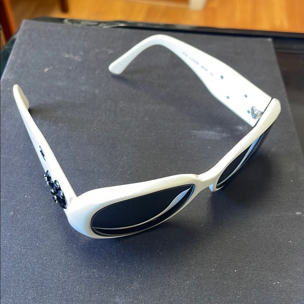 CHANEL White Frame Sunglasses with Black Lenses - Picture 3 of 7